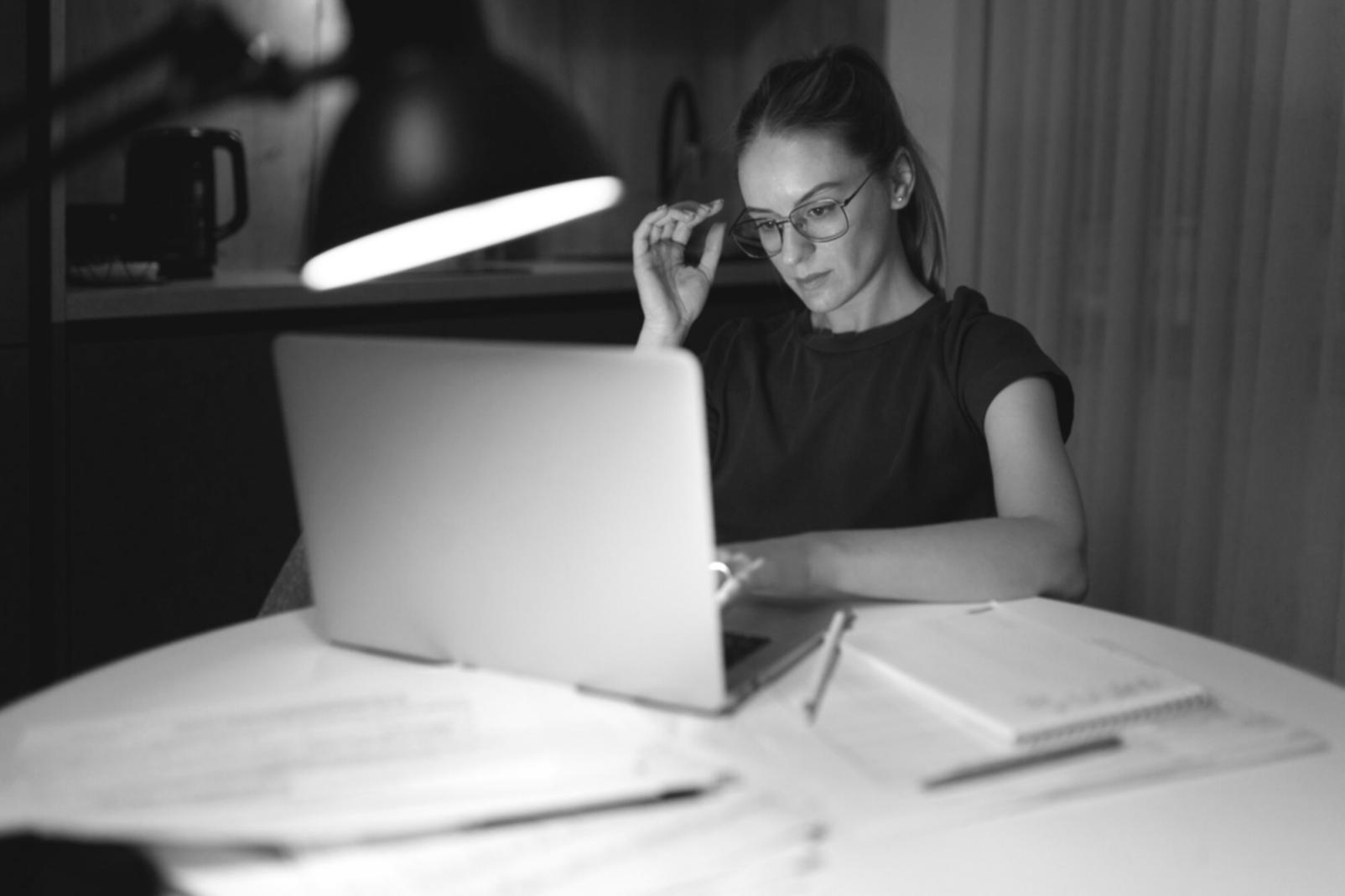 Atelier de travail sur la planification financière avec des documents et outils pratiques