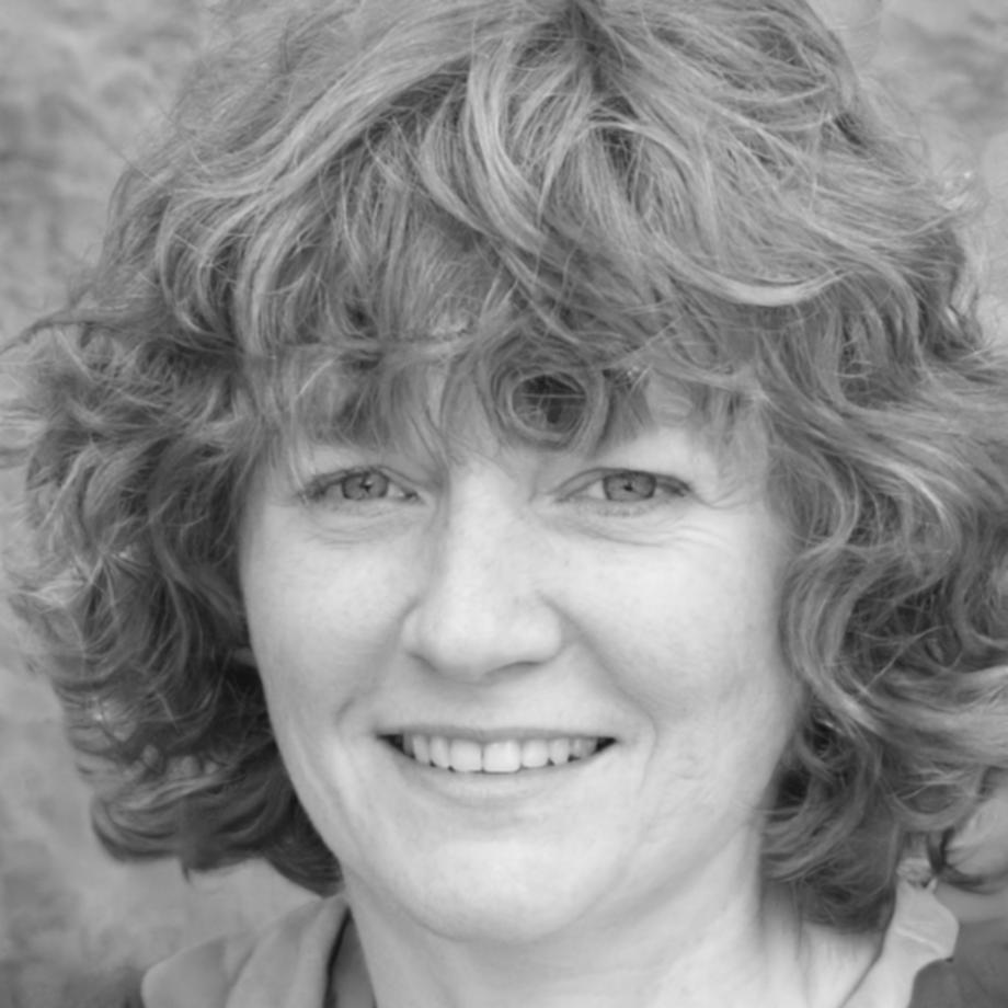 Portrait d'Inès Maurel, conseillère en psychologie financière