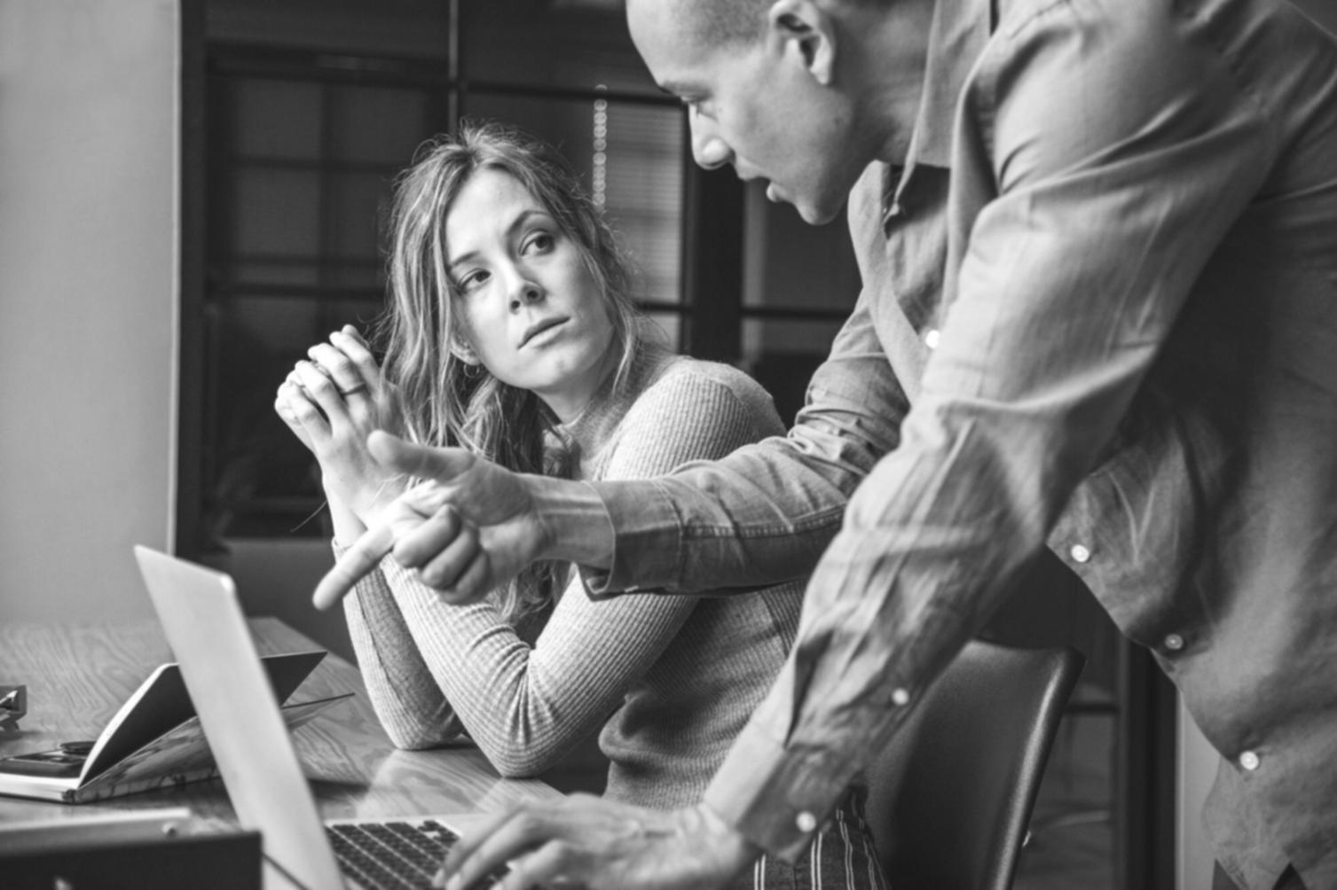 Équipe doraexlovi travaillant ensemble sur le développement de nouvelles ressources pédagogiques