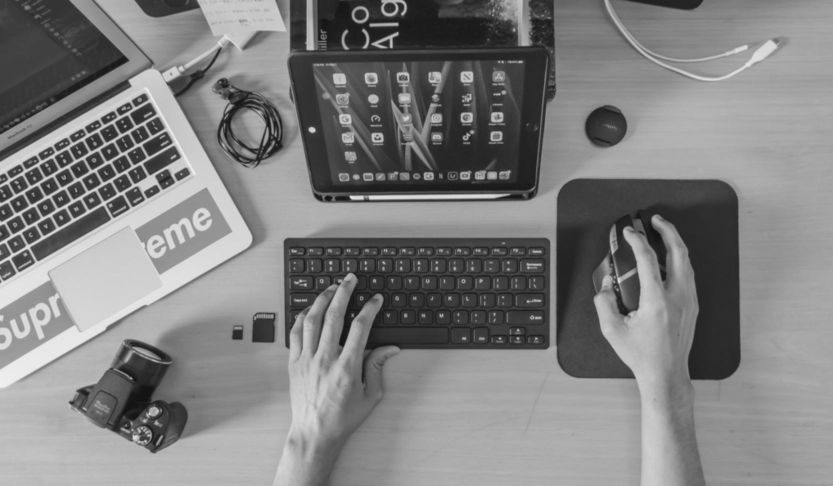 Espace de travail calme pour l'apprentissage de la gestion financière